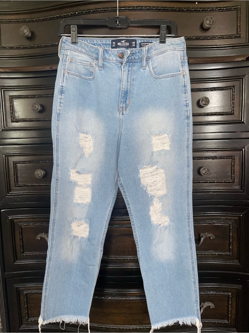 Hollister Light Wash Ultra High Rise vintage stretch Mom Jeans